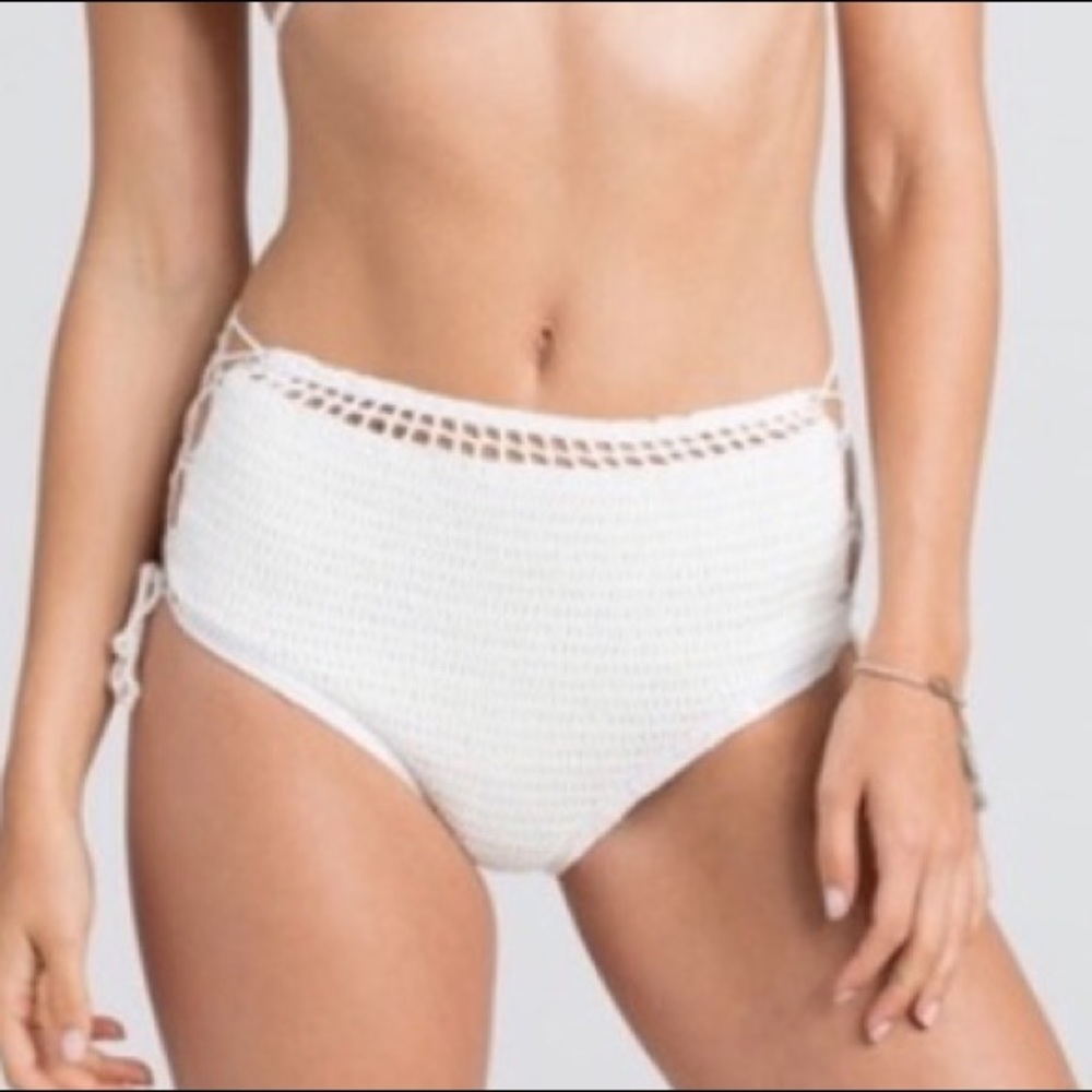 HP 🎉 NWT Billabong high waisted crocheted bikini - Picture 2 of 5